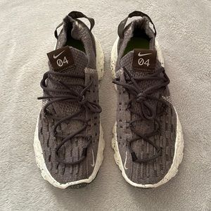 nike women’s gray space hippies - size 7.5